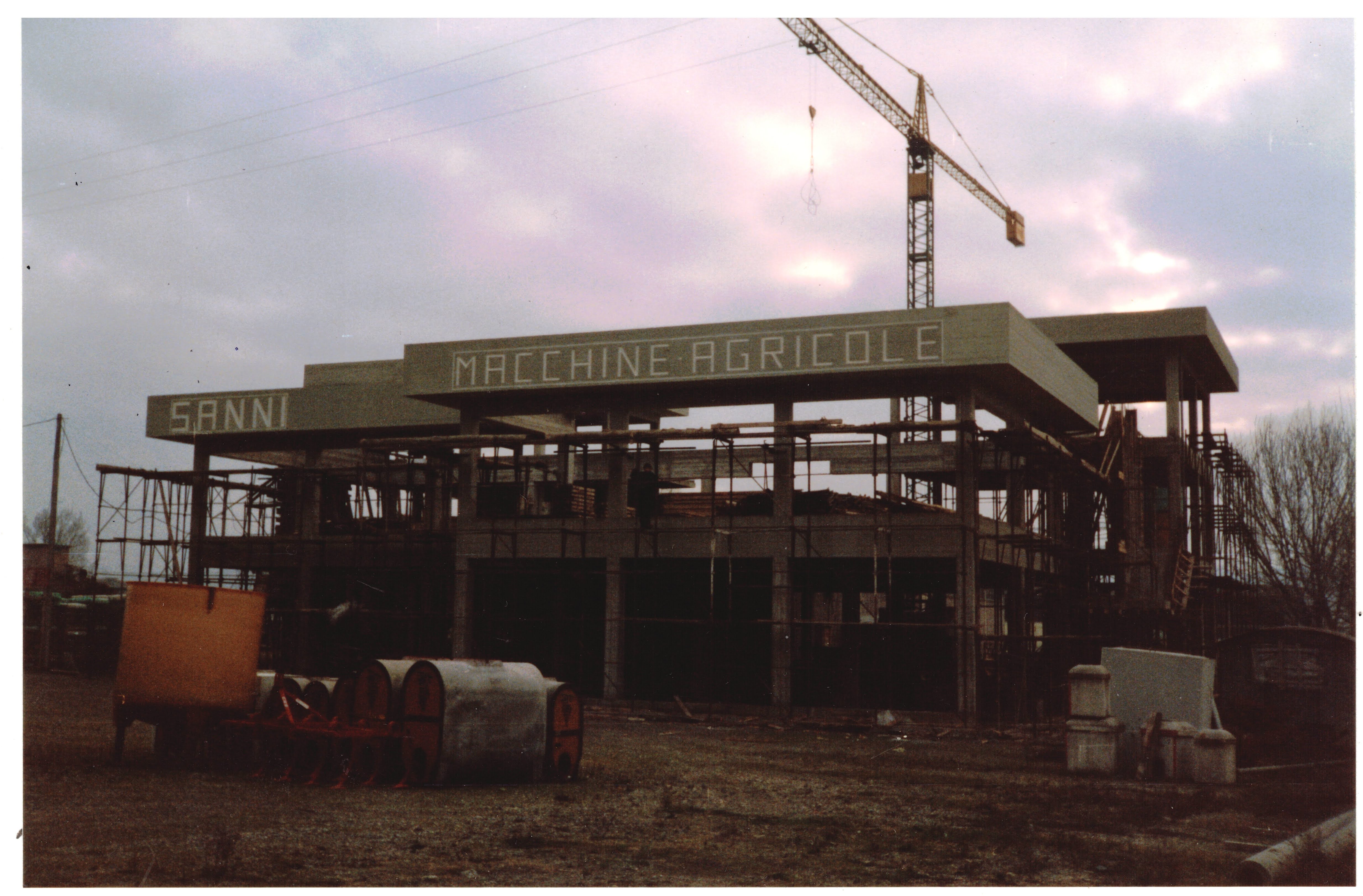 Sede Sanni in costruzione, foto vecchia su filigrana